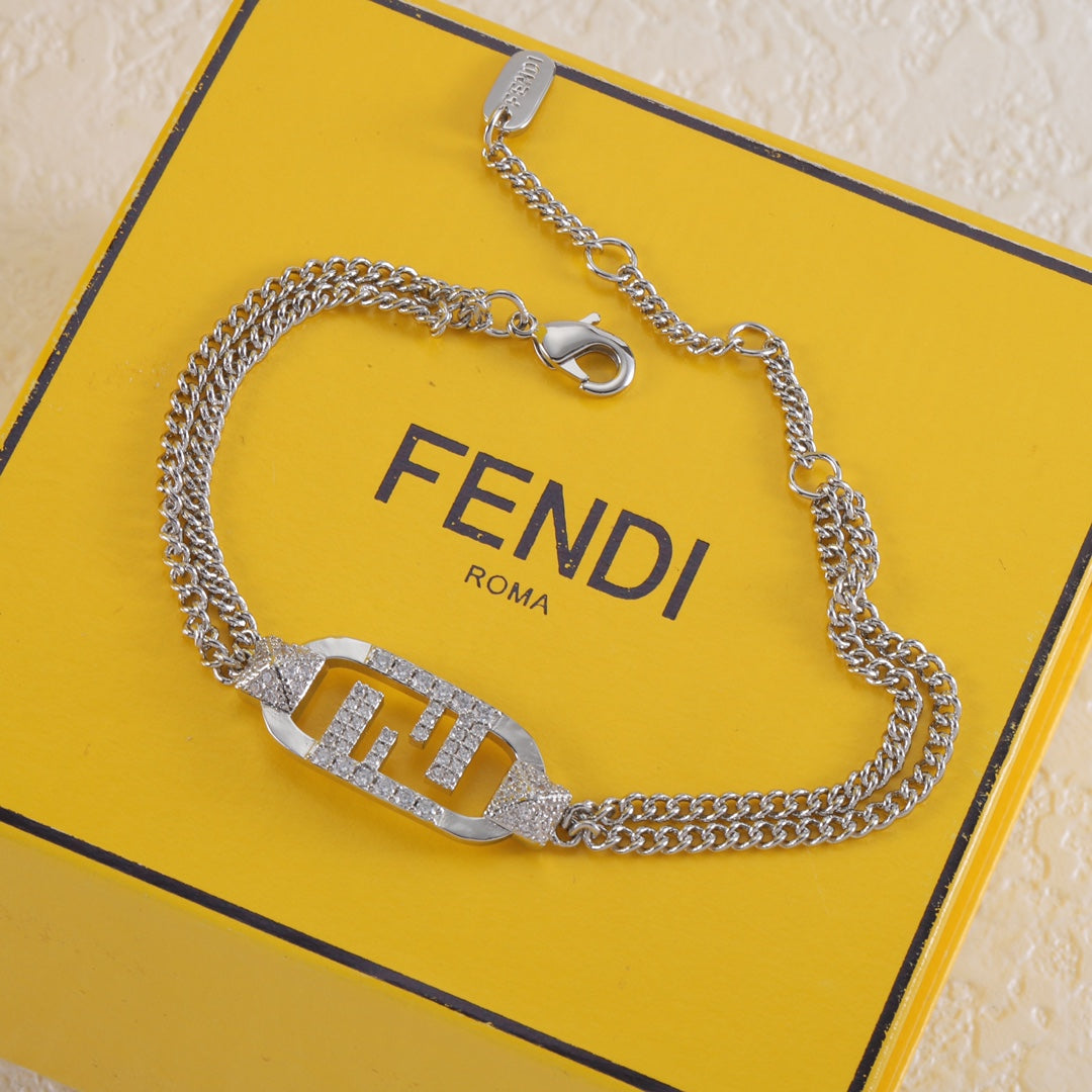 Armband mit ineinandergreifenden F-Kristallen