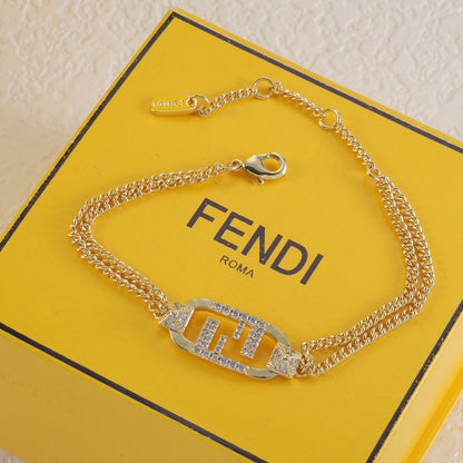 Armband mit ineinandergreifenden F-Kristallen