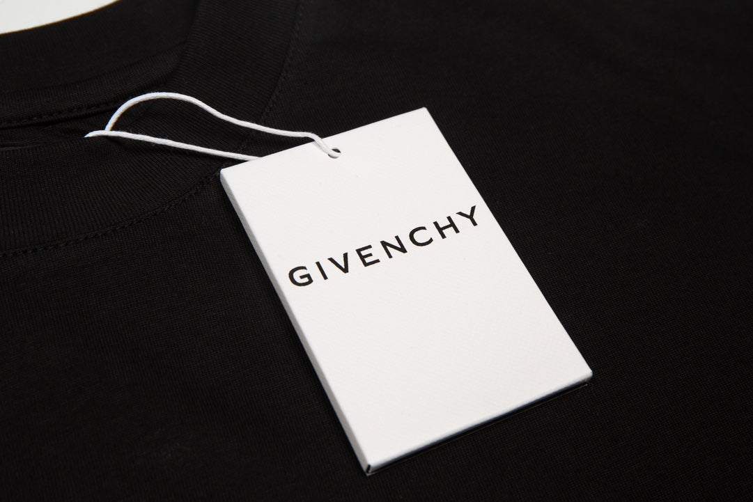 Modisches bedrucktes T-Shirt