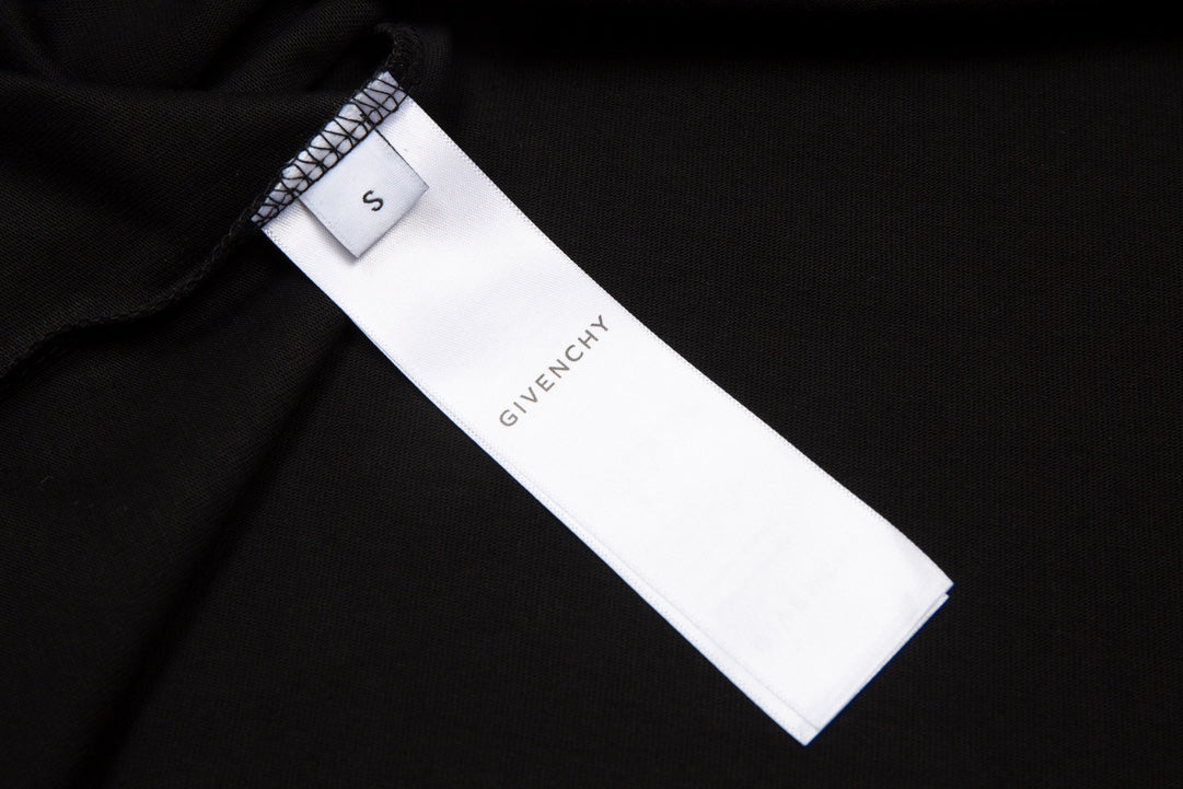 Modisches bedrucktes T-Shirt