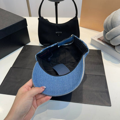 Baseballcap mit Retro-Denim-Prägelabel aus Metall