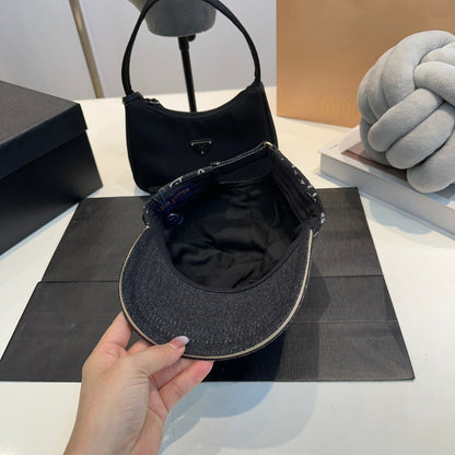 Baseballcap mit Retro-Denim-Prägelabel aus Metall