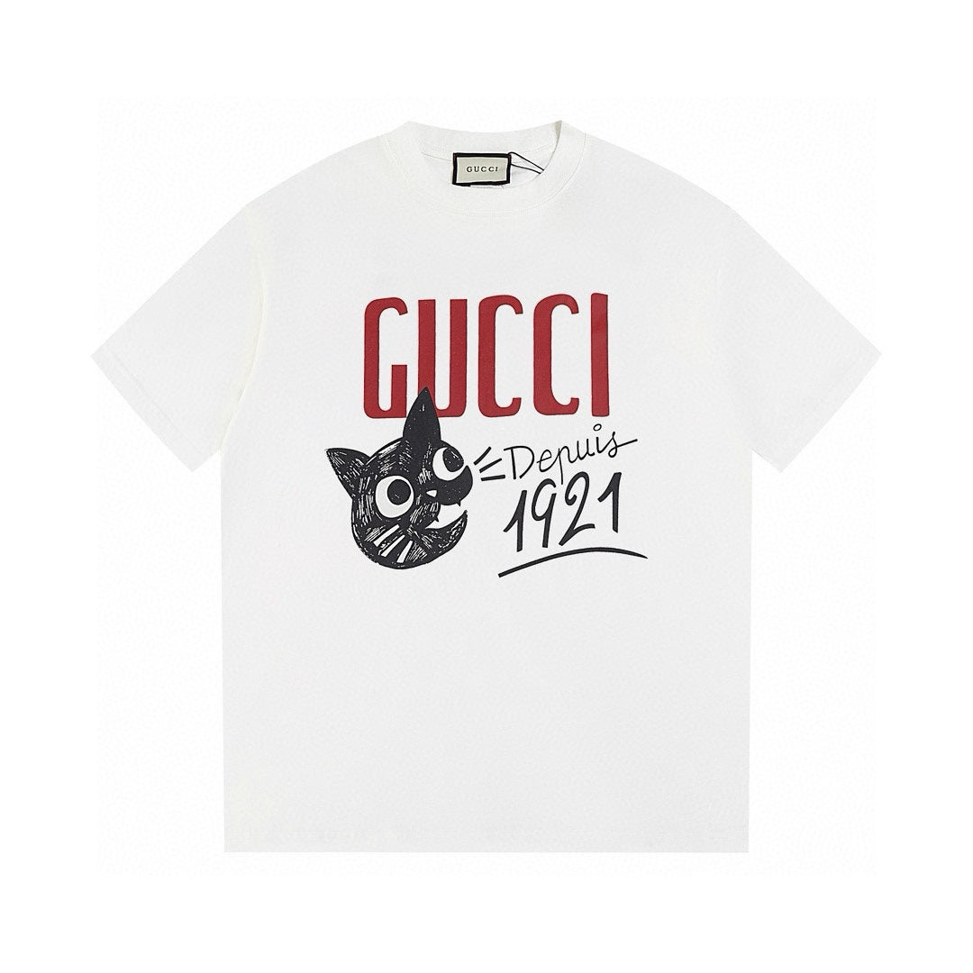 Einfaches bedrucktes T-Shirt