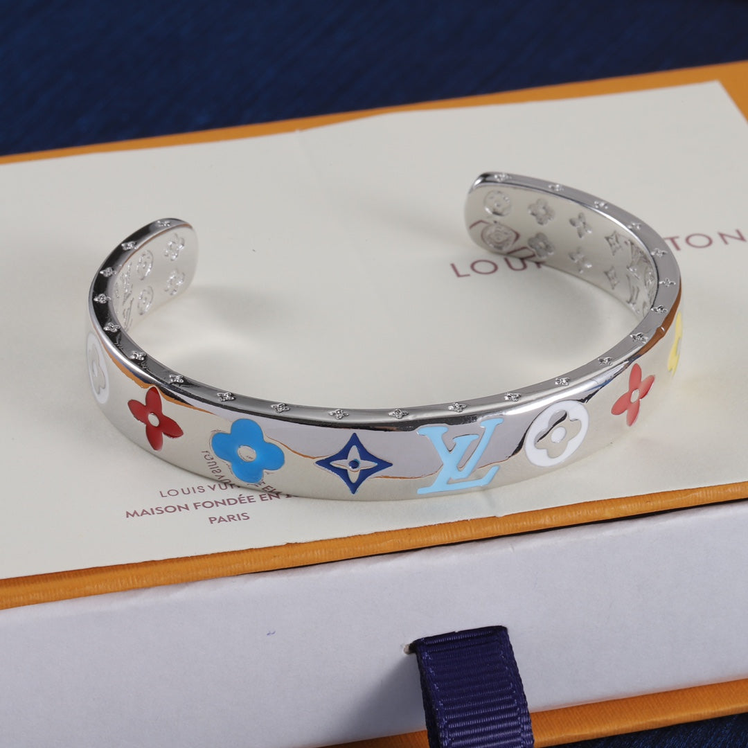 Buntes Emaille-Armband mit Prägung