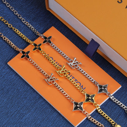 Schwarzes vierblättriges Kleeblatt Metallarmband