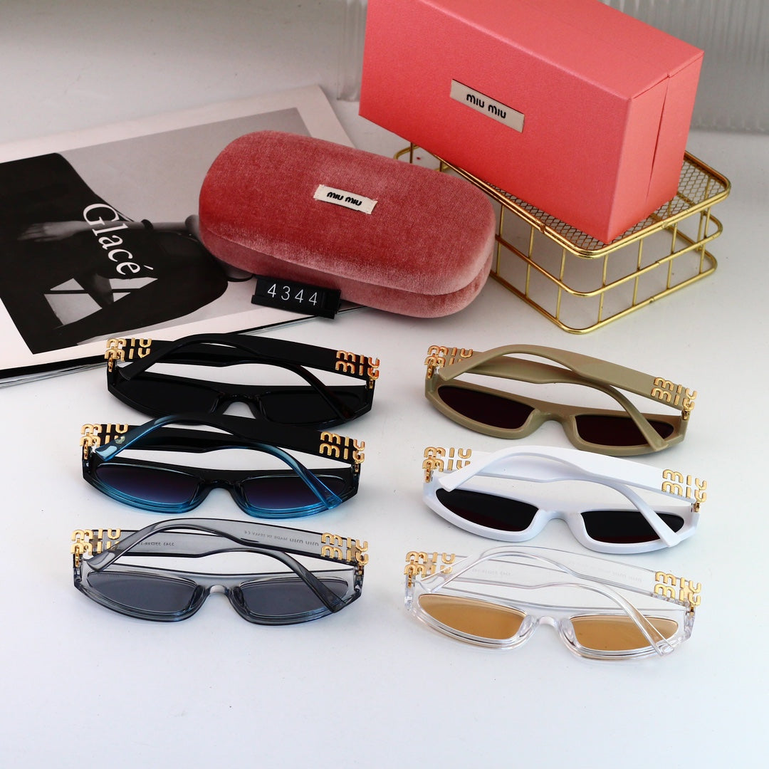 Rechteckige Fashion-Sonnenbrille mit goldfarbenen Logo-Emblemen