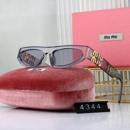 Rechteckige Fashion-Sonnenbrille mit goldfarbenen Logo-Emblemen