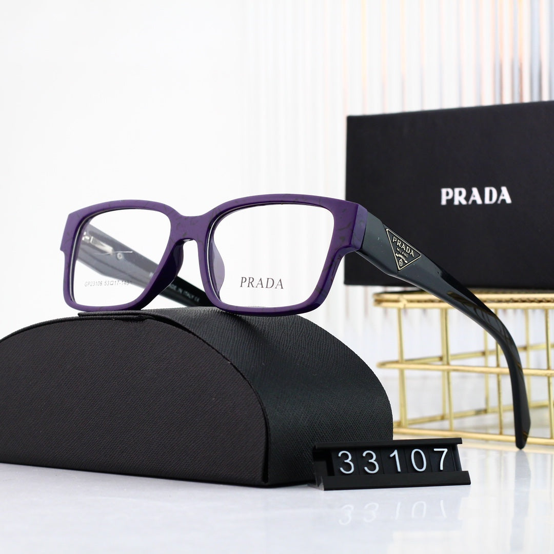 Klassische quadratische Brille mit Dreieckslogo