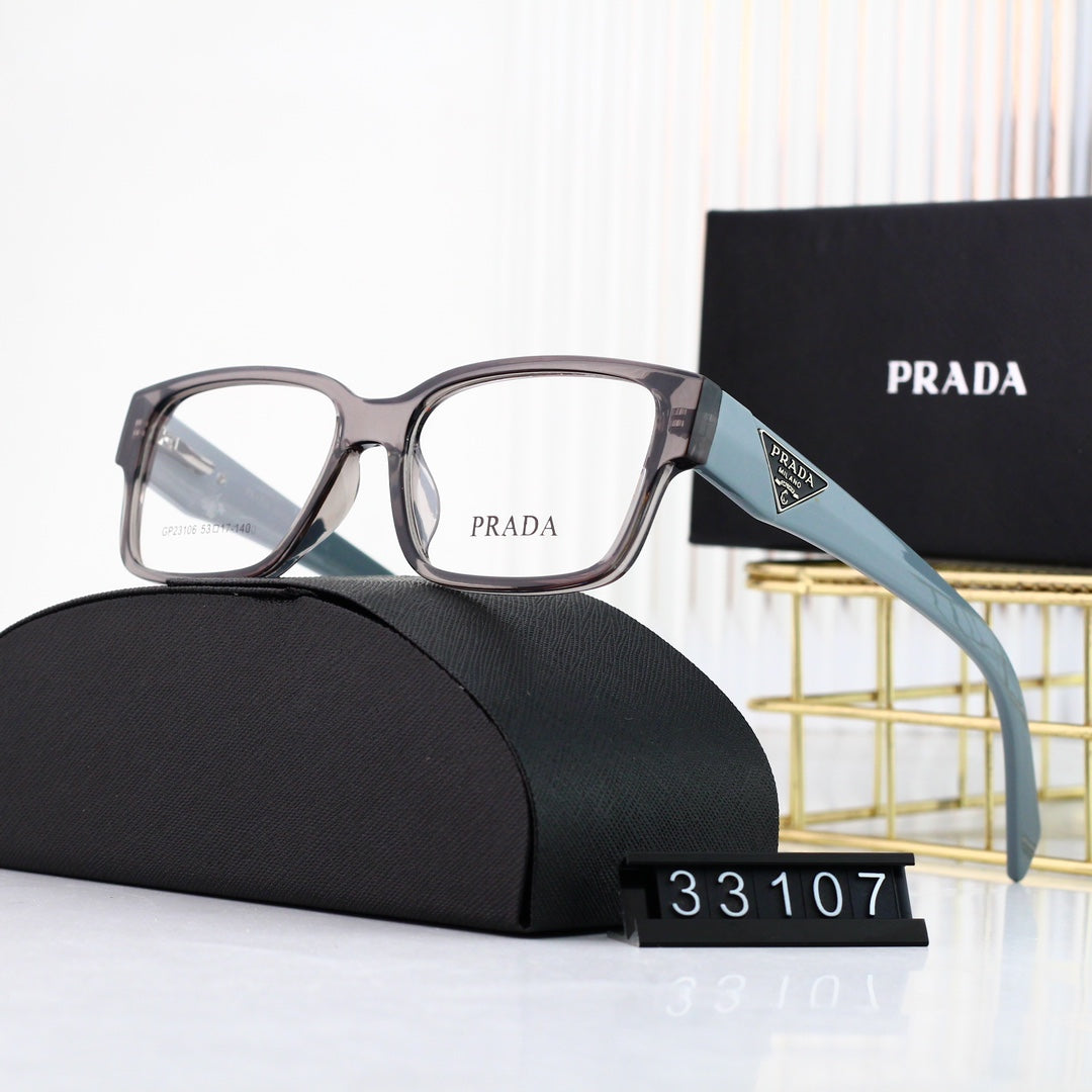 Klassische quadratische Brille mit Dreieckslogo