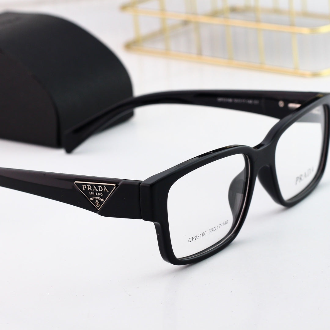 Klassische quadratische Brille mit Dreieckslogo