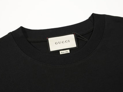 Besticktes T-Shirt