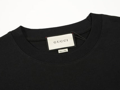 Besticktes T-Shirt