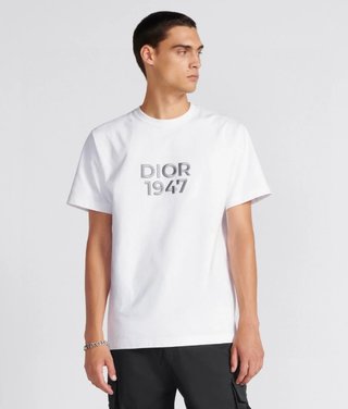 Neues besticktes T-Shirt