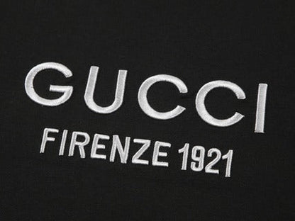 Besticktes T-Shirt
