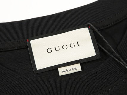 Besticktes T-Shirt