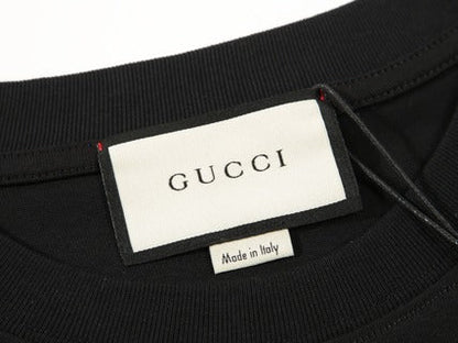 Besticktes T-Shirt