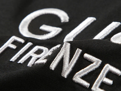 Besticktes T-Shirt