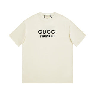 Besticktes T-Shirt