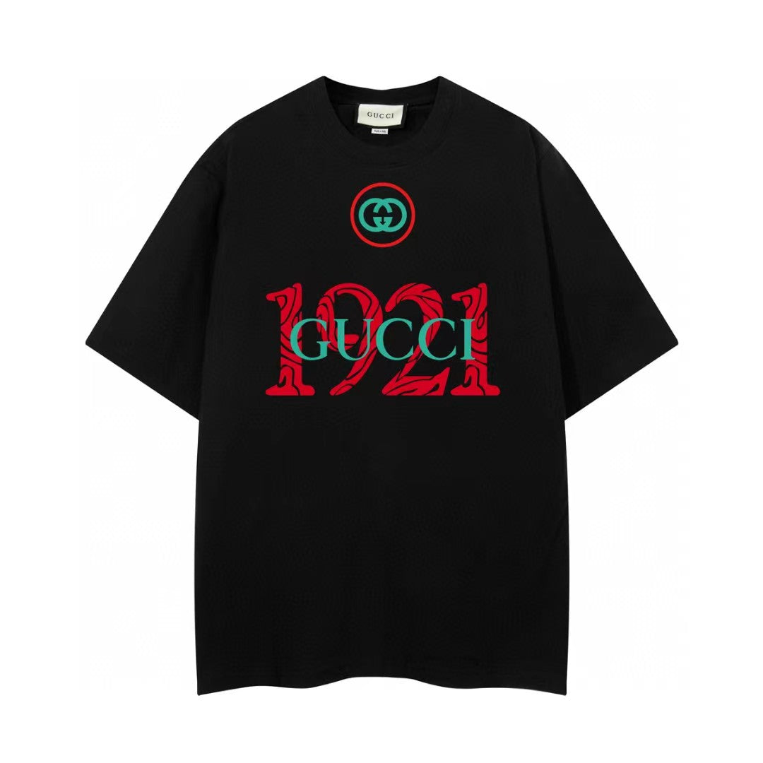 Modisches bedrucktes T-Shirt