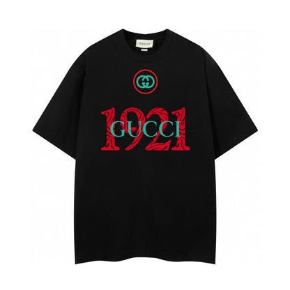 Modisches bedrucktes T-Shirt