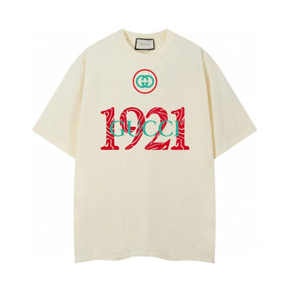 Modisches bedrucktes T-Shirt