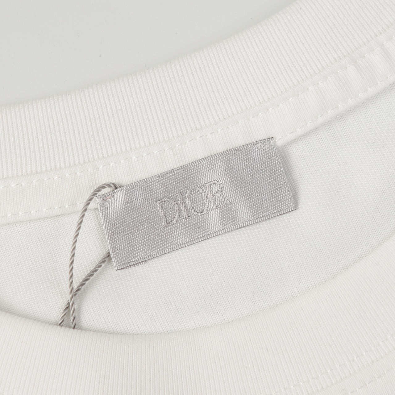 Kreatives T-Shirt mit Blumenmuster