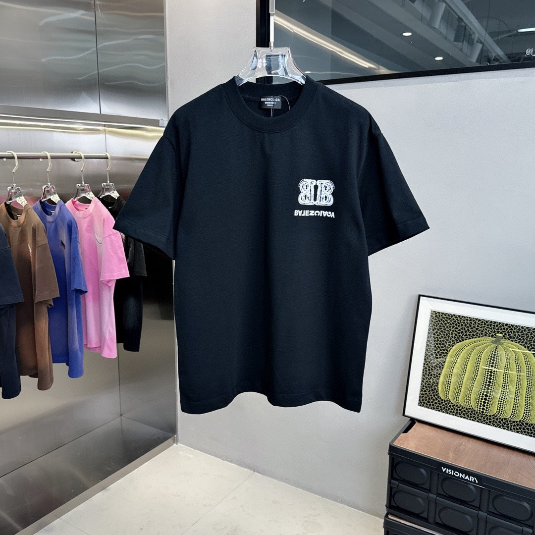 T-Shirt mit doppelter Invertierter-B-Buchstaben-Grafik