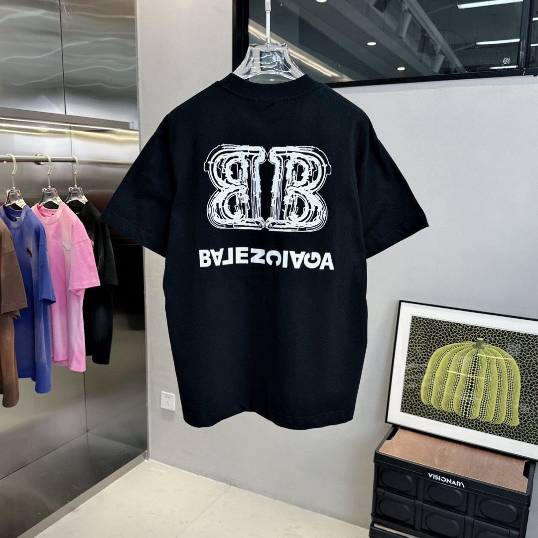 T-Shirt mit doppelter Invertierter-B-Buchstaben-Grafik