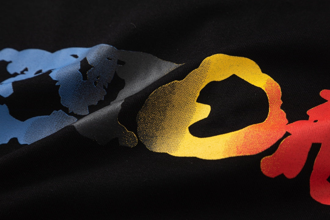 T-Shirt mit Buchstaben-Farbverlauf